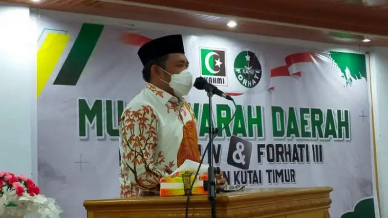 Ketum terpilih MD KAHMI Kutim, Kasmidi Bulang, memberikan sambutan dalam Musda V MD KAHMI Kutim, Kaltim, pada Jumat (10/12/20210). Dokumentasi Pemkab Kutim