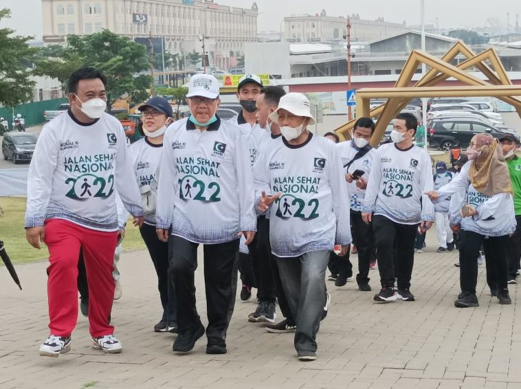 Pelaksanaan Jalan Sehat Nasional KAHMI di kawasan Pantai Maju PIK, Jakarta Utara, pada Sabtu (26/3/2022). Kegiatan digelar dalam rangka menyongsong Munas XI KAHMI di Kota Palu, Sulteng, pada November 2022. LMD MN KAHMI/Fatah Sidik