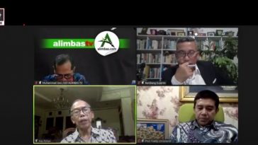 Tangkapan layar webinar "Ada Apa di Balik Invasi Rusia ke Ukraina?" yang digelar Lembaga Kajian Strategis MN KAHMI-Alimbas TV pada Selasa (8/3/2022). LMD MN KAHMI/Fatah Sidik