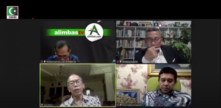 Tangkapan layar webinar "Ada Apa di Balik Invasi Rusia ke Ukraina?" yang digelar Lembaga Kajian Strategis MN KAHMI-Alimbas TV pada Selasa (8/3/2022). LMD MN KAHMI/Fatah Sidik