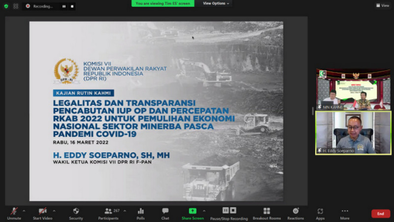 Wakil Ketua Komisi VII DPR, Eddy Soeparno (kanan bawah), menyampaikan paparannya dalam webinar "Legalitas dan Transparansi Pencabutan IUP Operasi Produksi dan Percepatan RKAB 2022 untuk PEN Sektor Minerba Pascapandemi Covid-19" yang digelar Lembaga Kajian Strategis MN KAHMI, Rabu (16/3/2022). Foto LMD MN KAHMI/Azka Rizqi