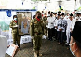 Prosesi pemakaman Bupati Gorontalo Utara, Indra Yasin, di Desa Timbuolo Kabila, Bone Bolango, Gorontalo, pada Kamis (3/3/2022). Foto Antara/Susanti Sako