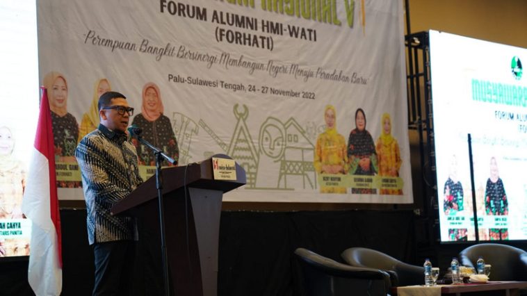 Koordinator Presidium MN KAHMI, Ahmad Doli Kurnia, memberikan sambutan dalam pemukaan Munas V FORHATI di Kota Palu, Sulteng, pada Kamis (24/11/2022) malam. Foto Fauzi Lamboka