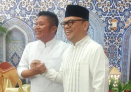 Eks Gubernur Sumsel, Herman Deru (kiri), salam komando bersama Ketua Umum MW KAHMI Sumsel, Joncik Muhammad. Istimewa