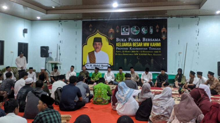 Kegiatan buka puasa bersama yang dihadiri kader HMI dan KAHMI di Sekretariat KAHMI Kalteng, Palangka Raya, pada Sabtu (23/3/2024). Foto Balanganews.com