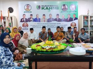 Potong Tumpeng HUT ke-58 KAHMI