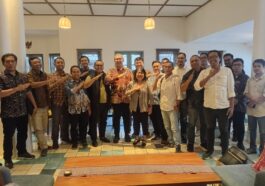Deputi Bidang Kerja Sama Penanaman Modal Kementerian Investasi dan Hilirisasi/BKPM, Prof. Dr. Tirta Nugraha Mursitama, Ph.D (tengah)
