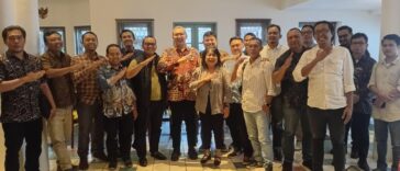 Deputi Bidang Kerja Sama Penanaman Modal Kementerian Investasi dan Hilirisasi/BKPM, Prof. Dr. Tirta Nugraha Mursitama, Ph.D (tengah)