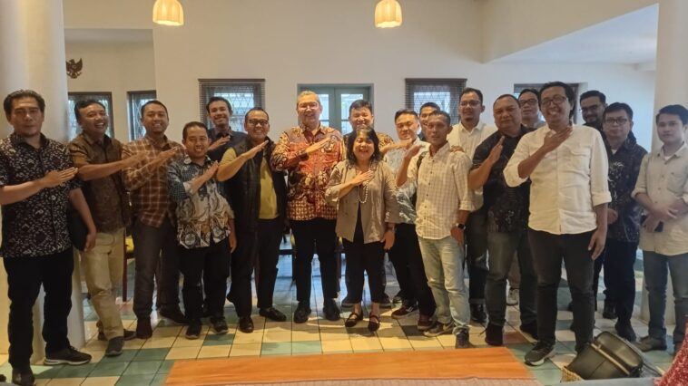 Deputi Bidang Kerja Sama Penanaman Modal Kementerian Investasi dan Hilirisasi/BKPM, Prof. Dr. Tirta Nugraha Mursitama, Ph.D (tengah)